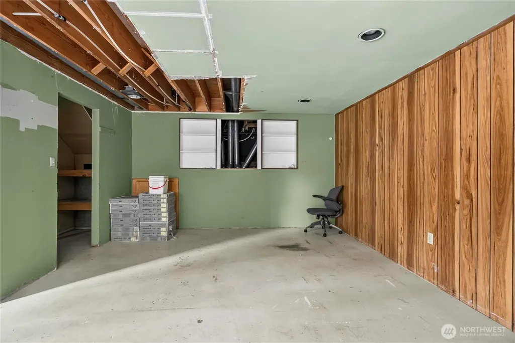 16030 33rd Avenue NE Lake Forest Park WA 98155