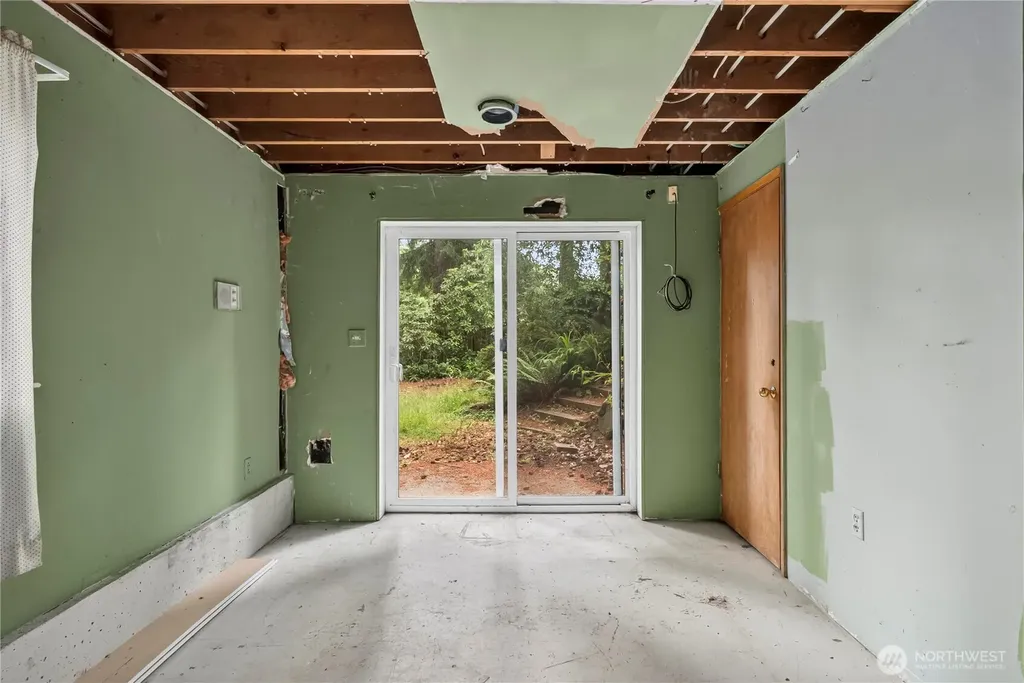 16030 33rd Avenue NE Lake Forest Park WA 98155