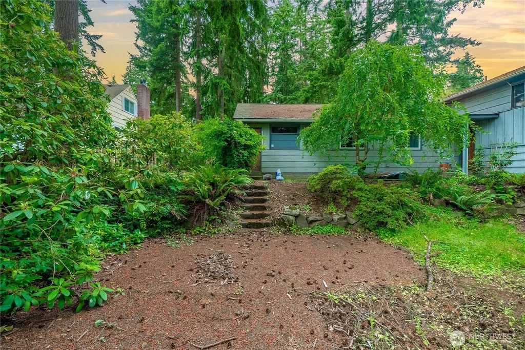 16030 33rd Avenue NE Lake Forest Park WA 98155