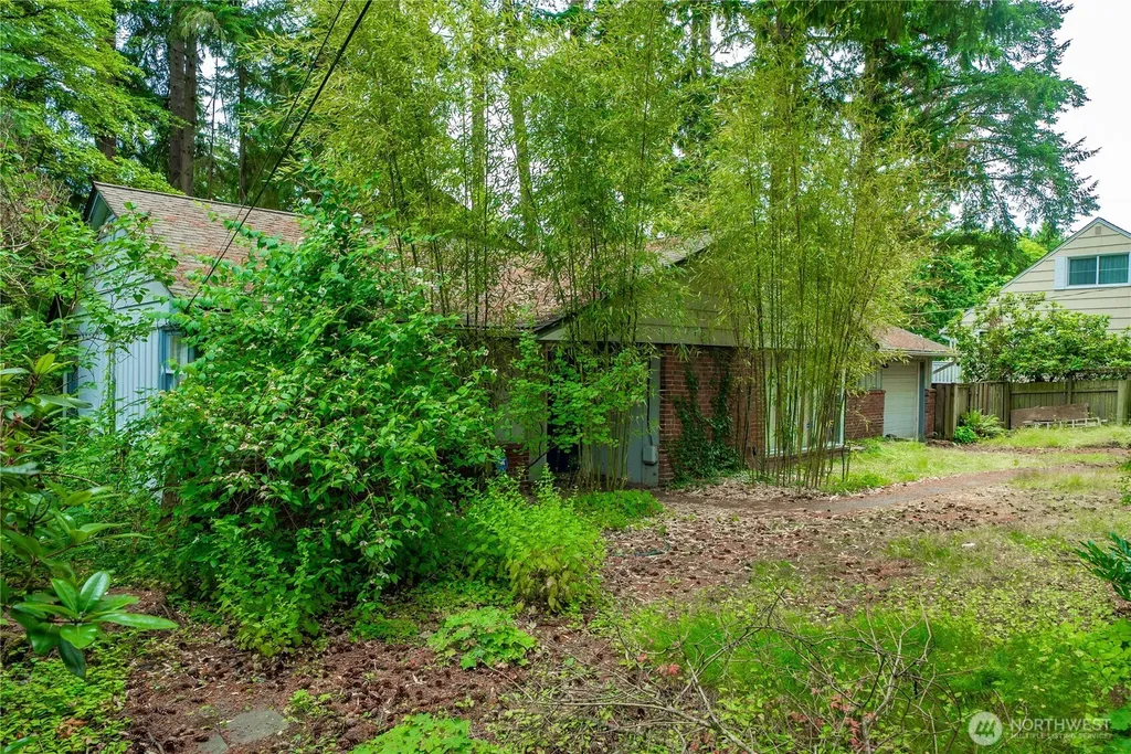 16030 33rd Avenue NE Lake Forest Park WA 98155