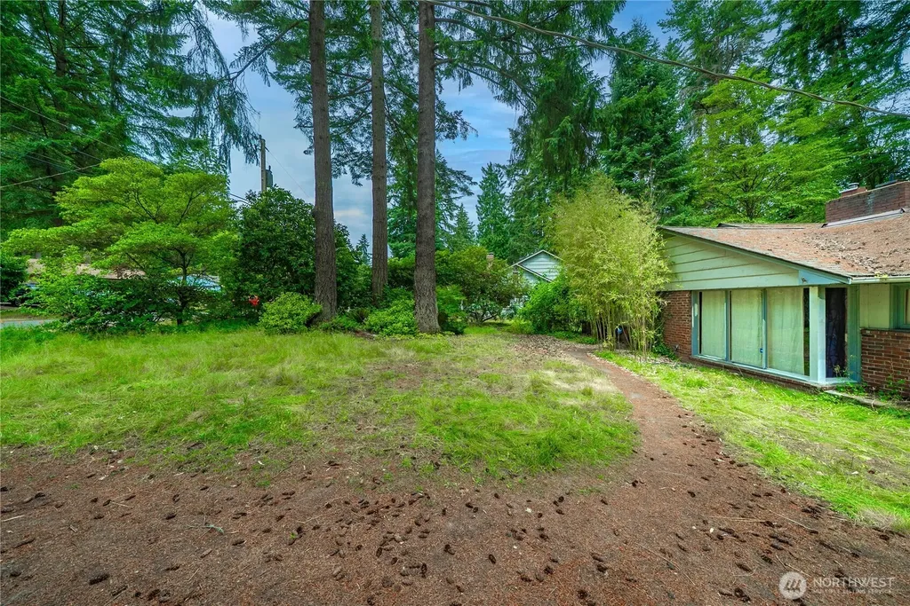 16030 33rd Avenue NE Lake Forest Park WA 98155