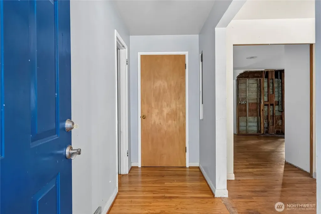16030 33rd Avenue NE Lake Forest Park WA 98155