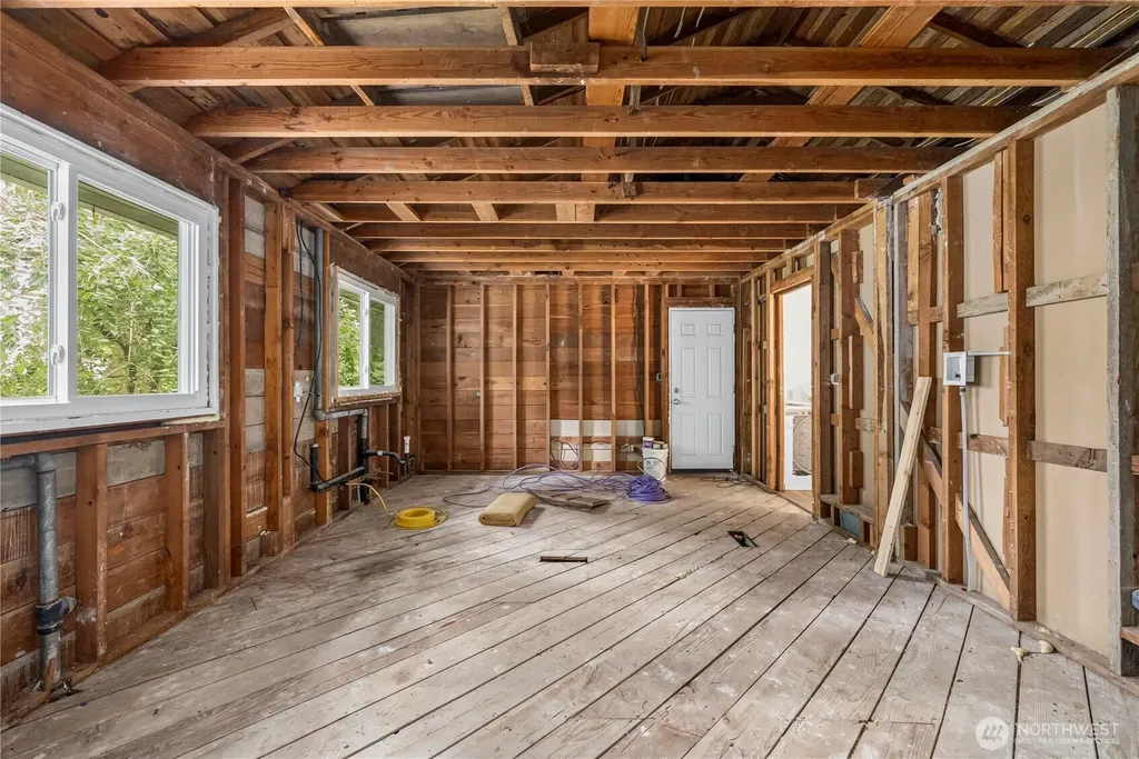 16030 33rd Avenue NE Lake Forest Park WA 98155