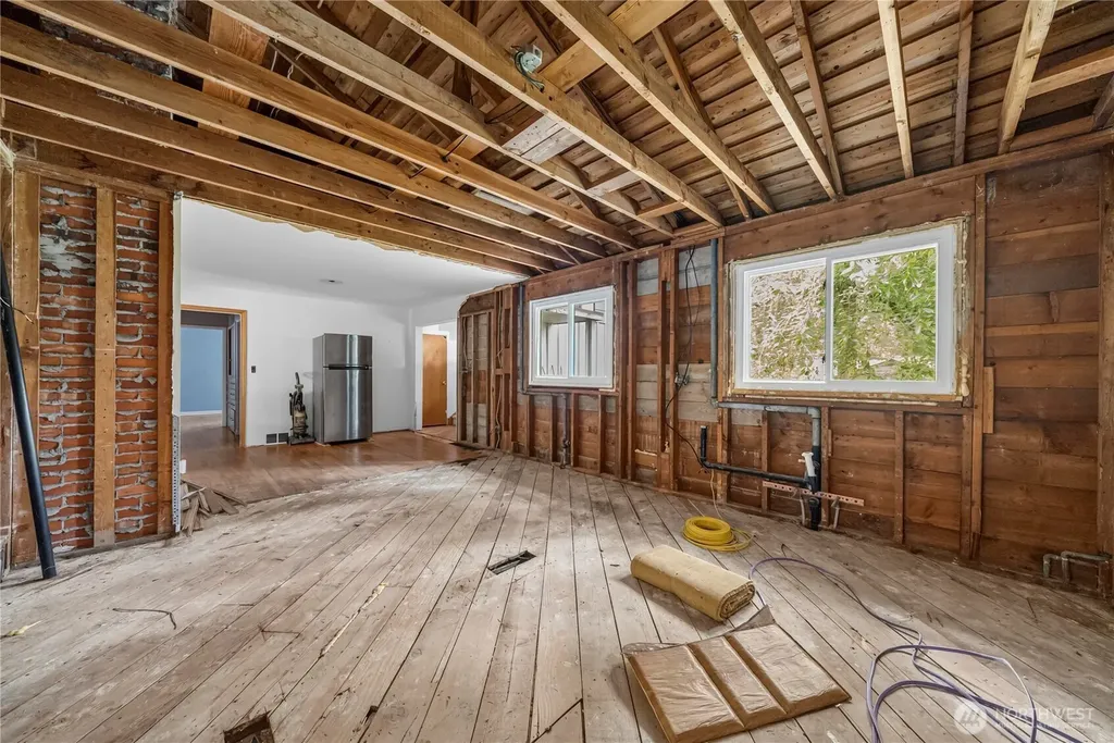 16030 33rd Avenue NE Lake Forest Park WA 98155