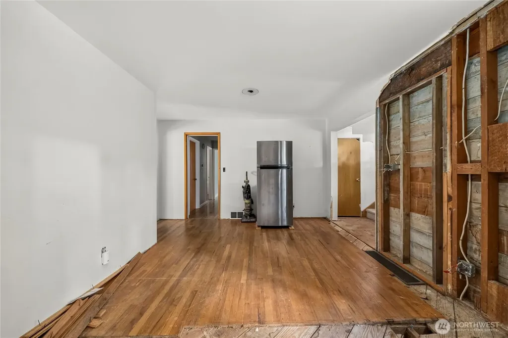 16030 33rd Avenue NE Lake Forest Park WA 98155