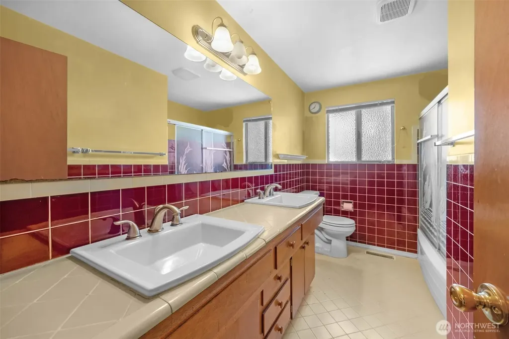 10412 61st Avenue S Seattle WA 98178