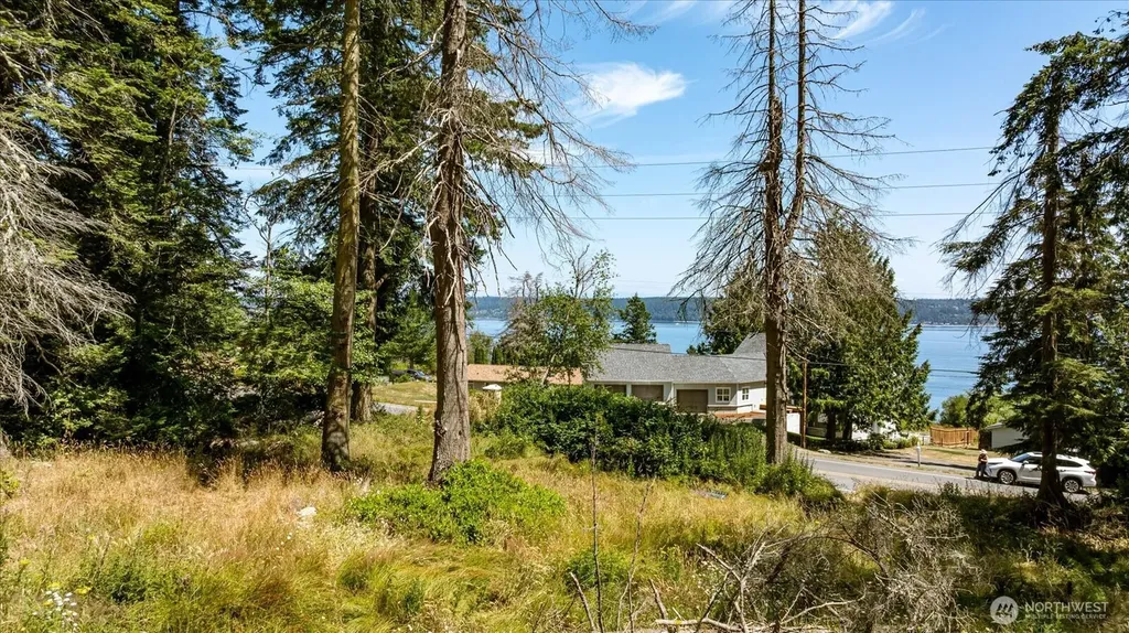 2458 North Bluff Road Greenbank WA 98253