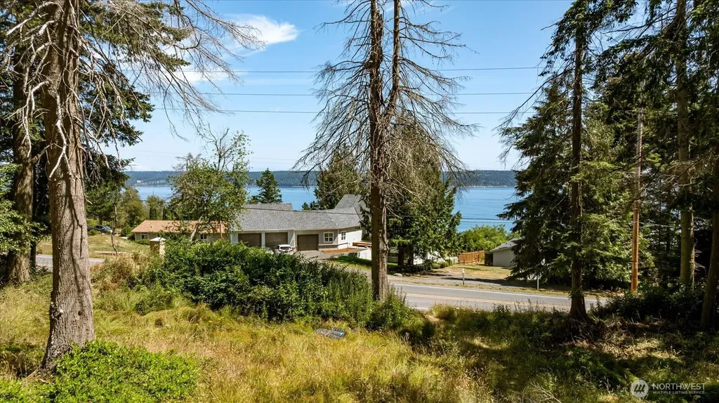 2458 North Bluff Road Greenbank WA 98253