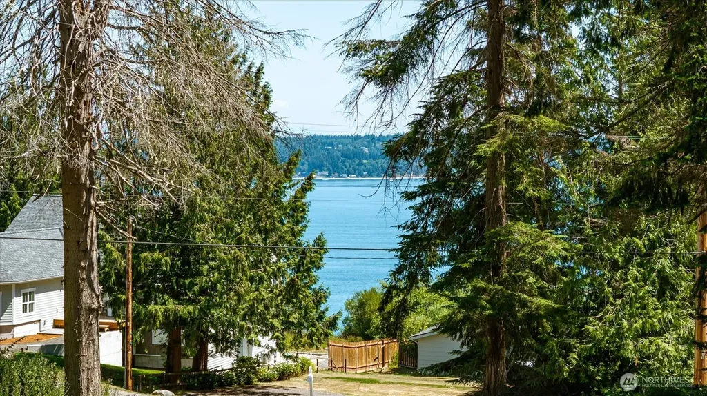 2458 North Bluff Road Greenbank WA 98253