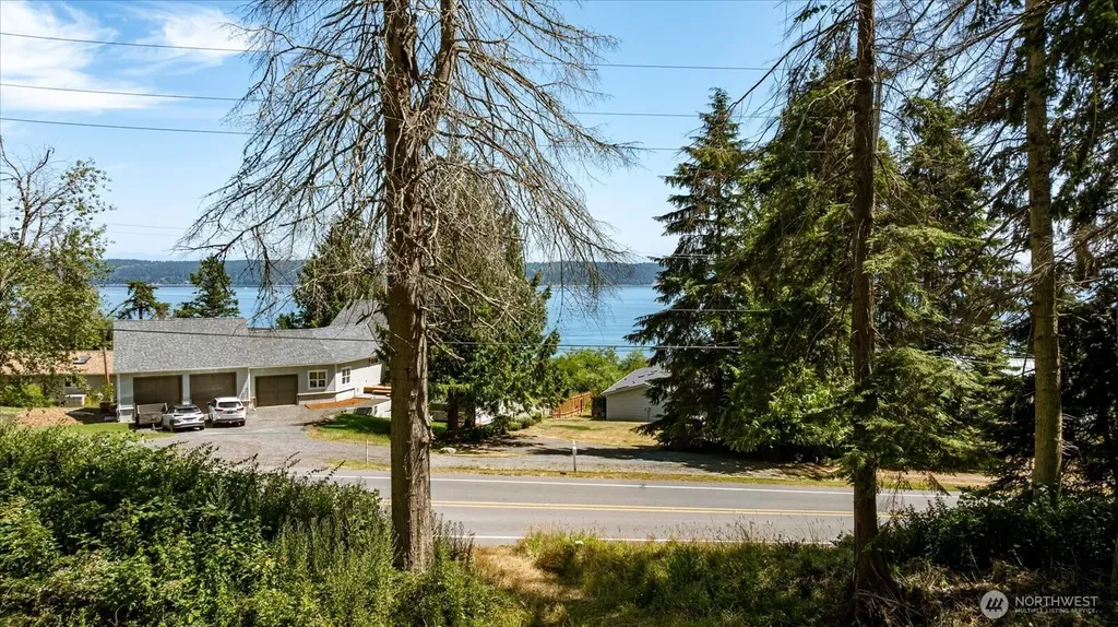 2458 North Bluff Road Greenbank WA 98253