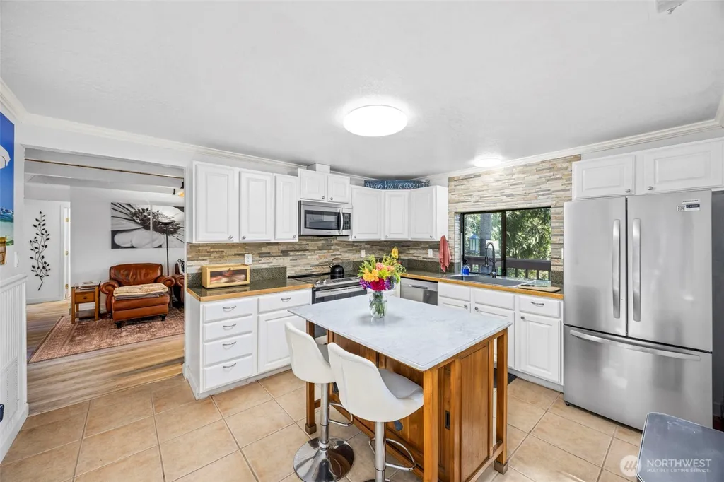 360 Kingsway W Bremerton WA 98312