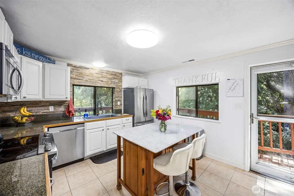 360 Kingsway W Bremerton WA 98312