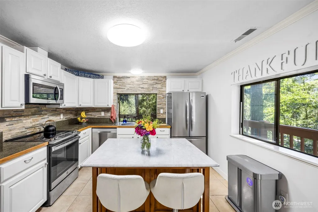 360 Kingsway W Bremerton WA 98312