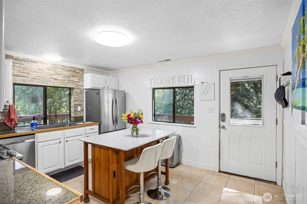 360 Kingsway W Bremerton WA 98312
