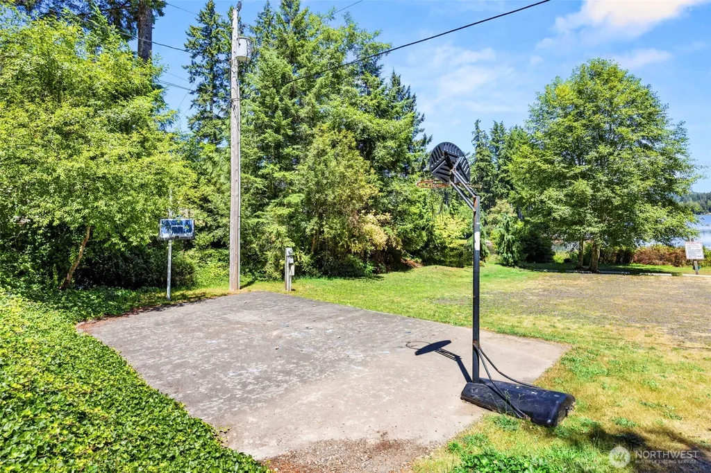 360 Kingsway W Bremerton WA 98312