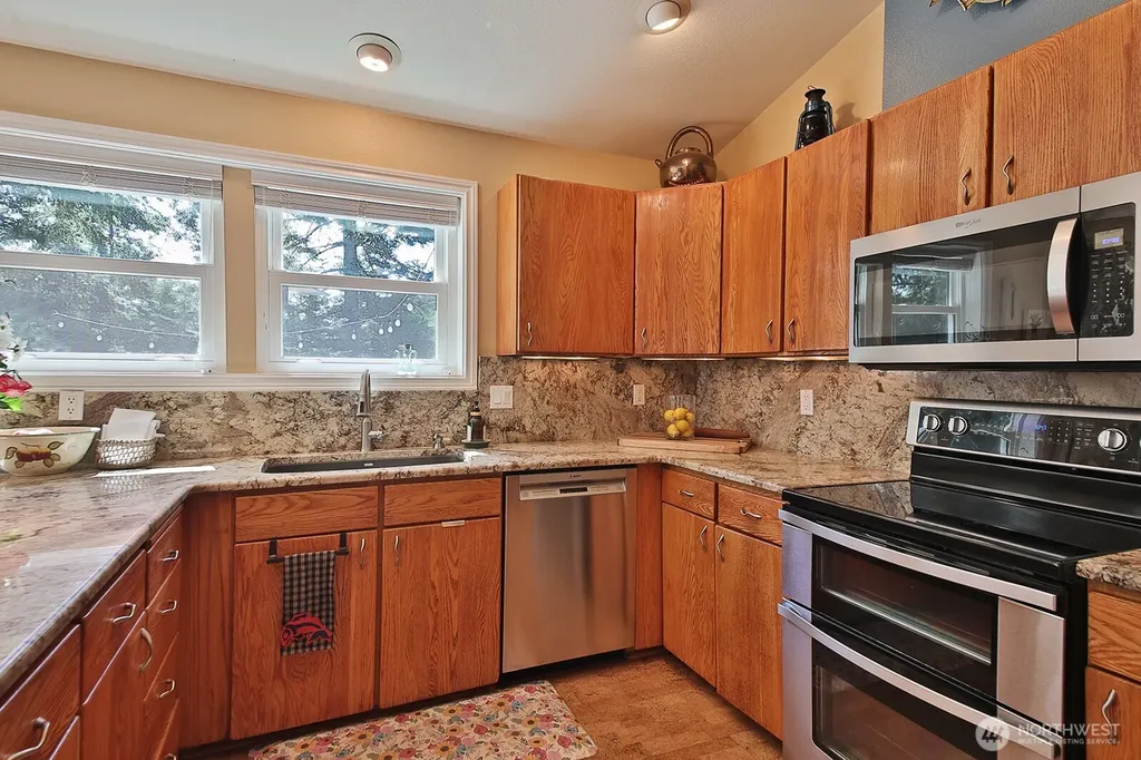 2130 Fairway Lane Oak Harbor WA 98277