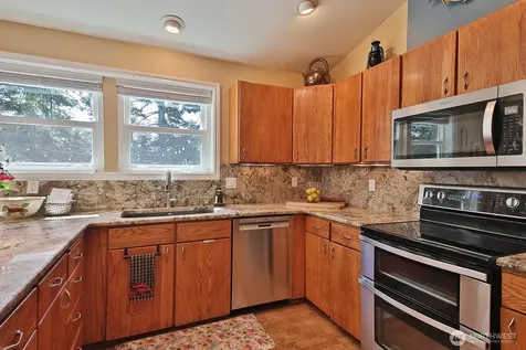 2130 Fairway Lane Oak Harbor WA 98277