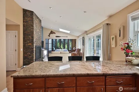 2130 Fairway Lane Oak Harbor WA 98277