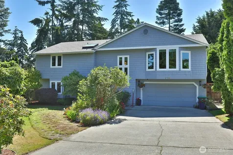 2130 Fairway Lane Oak Harbor WA 98277