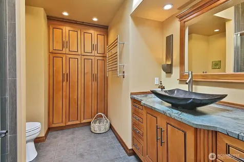 2130 Fairway Lane Oak Harbor WA 98277
