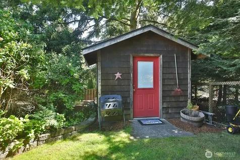 2130 Fairway Lane Oak Harbor WA 98277