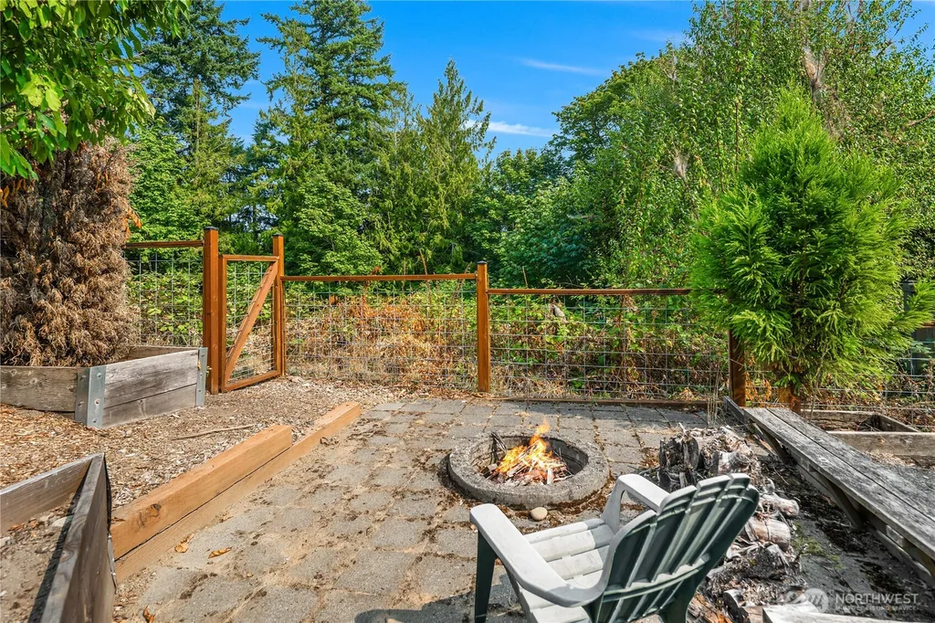 1718 292nd Place NE Carnation WA 98014