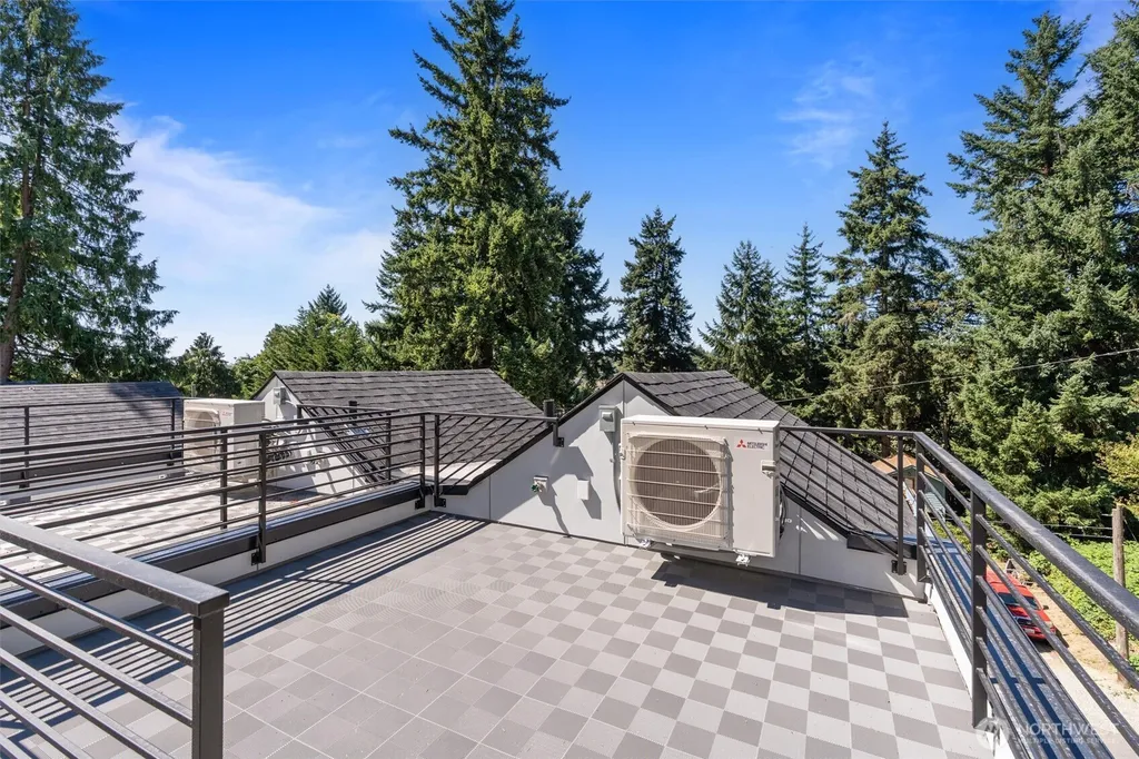 10750 Interlake Avenue N Seattle WA 98133
