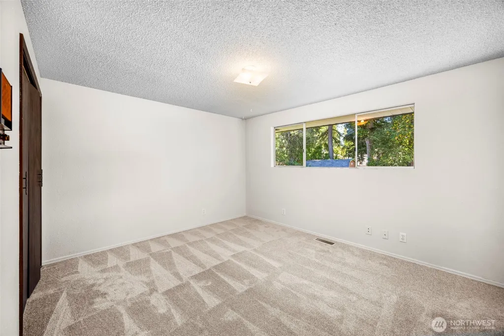41 NW Doncee Drive Bremerton WA 98311