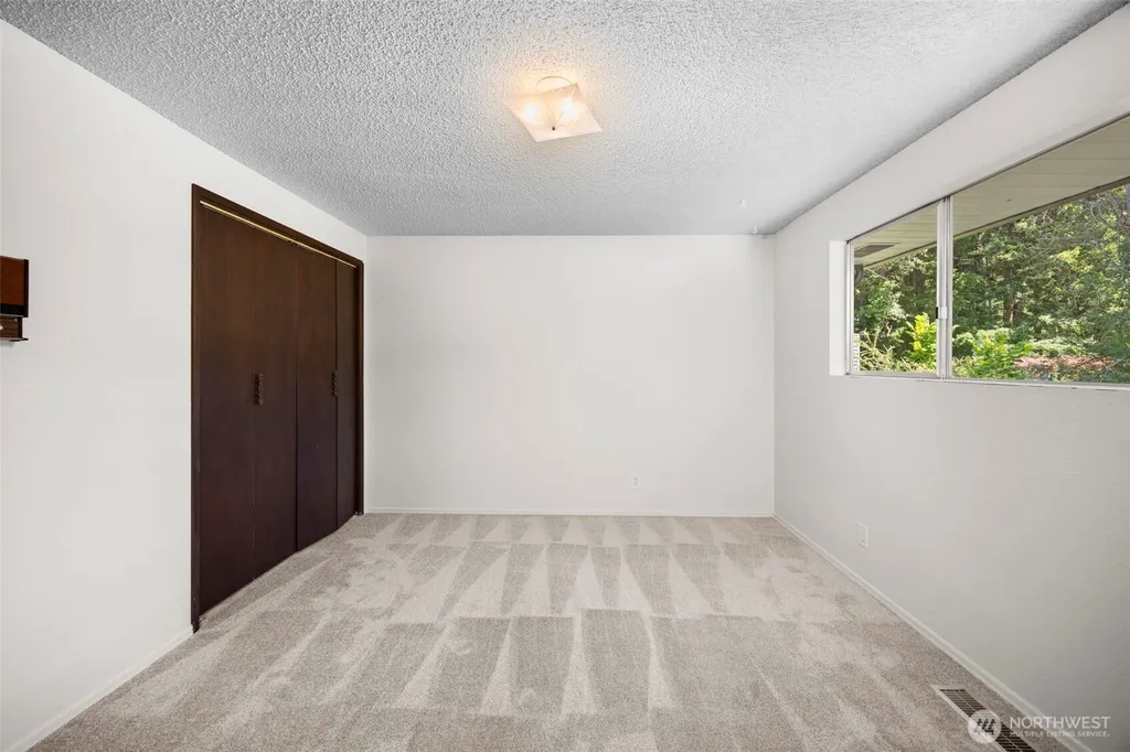 41 NW Doncee Drive Bremerton WA 98311