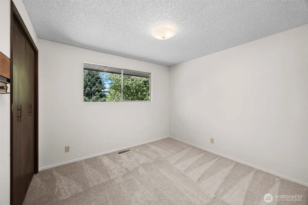 41 NW Doncee Drive Bremerton WA 98311