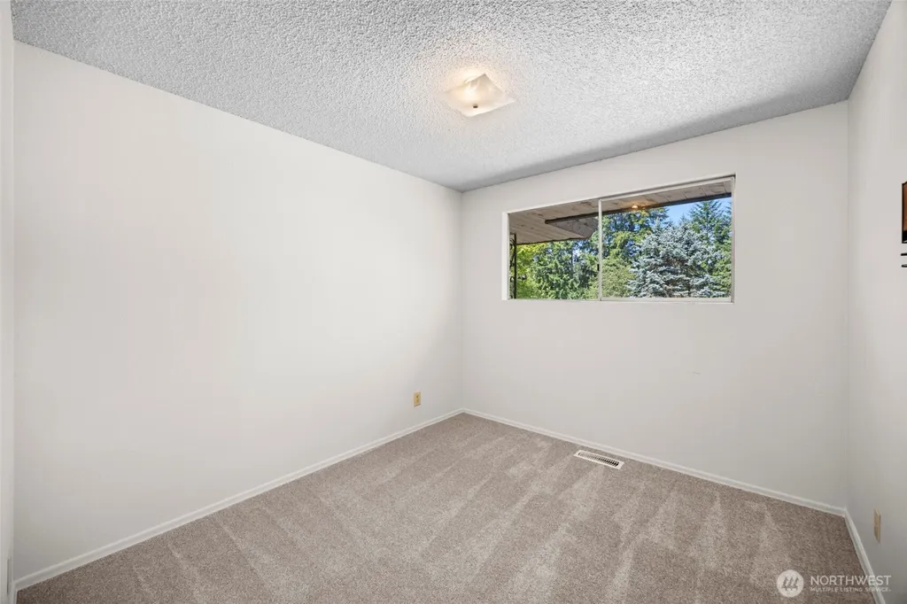 41 NW Doncee Drive Bremerton WA 98311