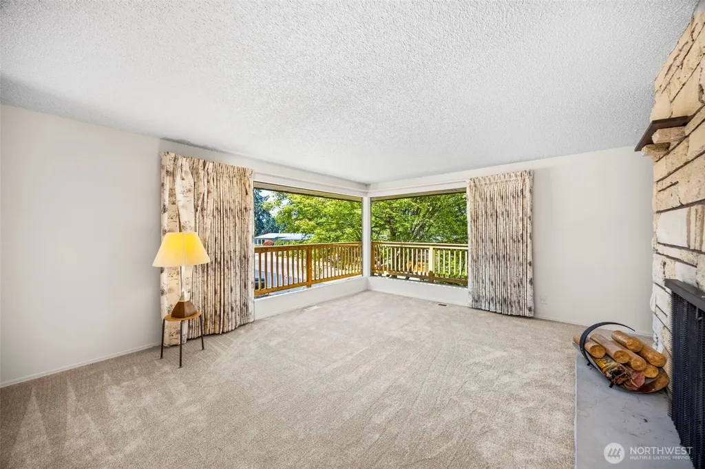 41 NW Doncee Drive Bremerton WA 98311