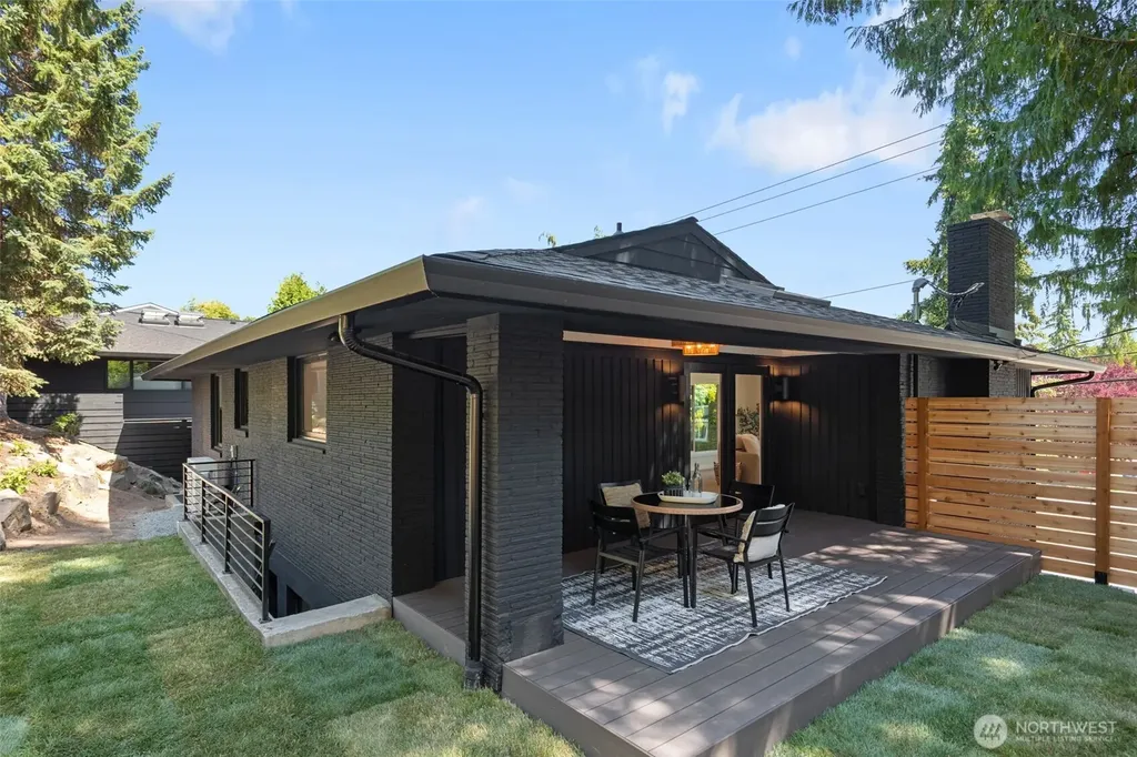 9001 28th Avenue NW Seattle WA 98117