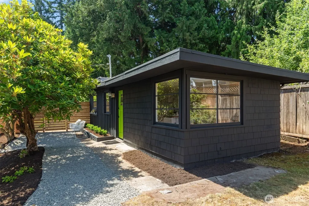 9001 28th Avenue NW Seattle WA 98117