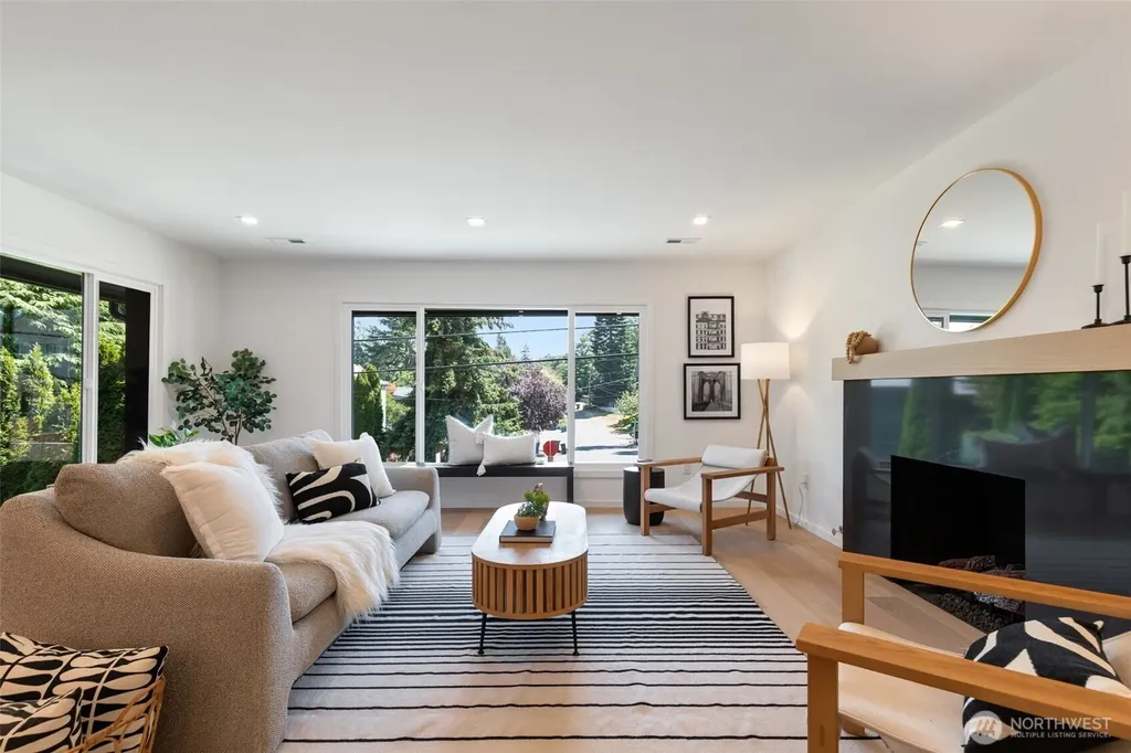 9001 28th Avenue NW Seattle WA 98117