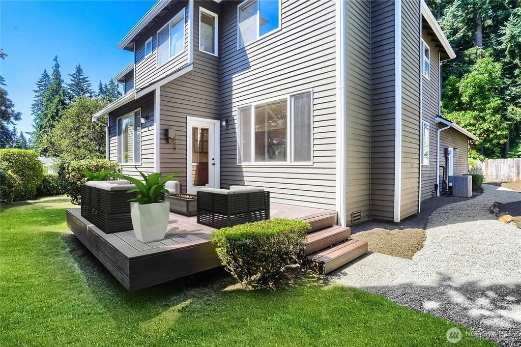 724 N 190th Street Shoreline WA 98133