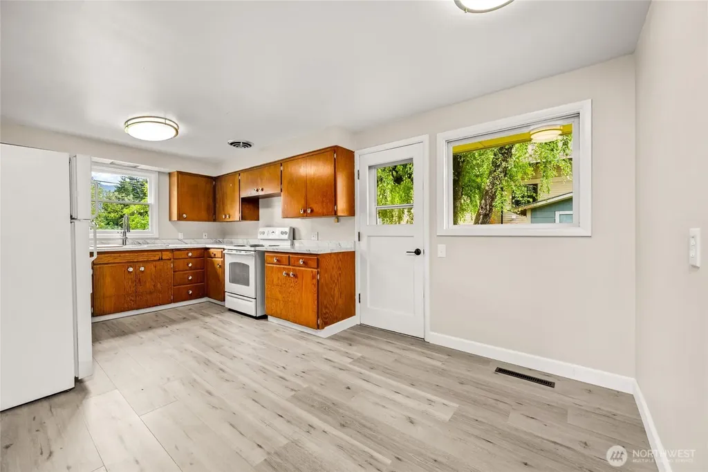 7320 E Avenue Concrete WA 98237