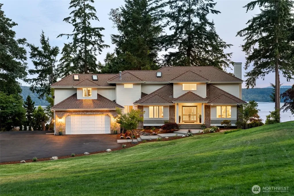 1108 7th Court Fox Island WA 98333