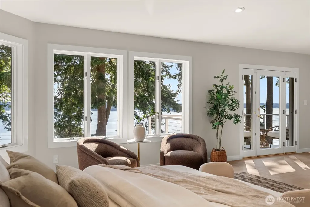 1108 7th Court Fox Island WA 98333