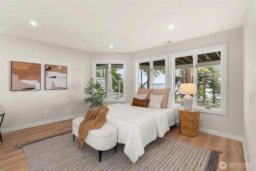 1108 7th Court Fox Island WA 98333