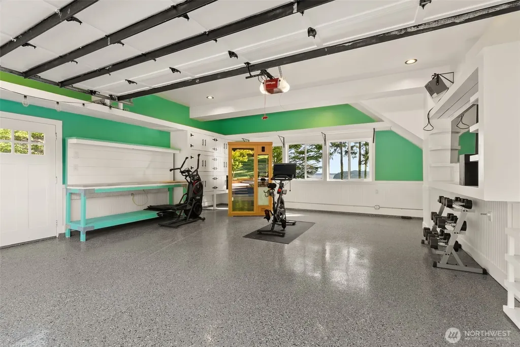 1108 7th Court Fox Island WA 98333