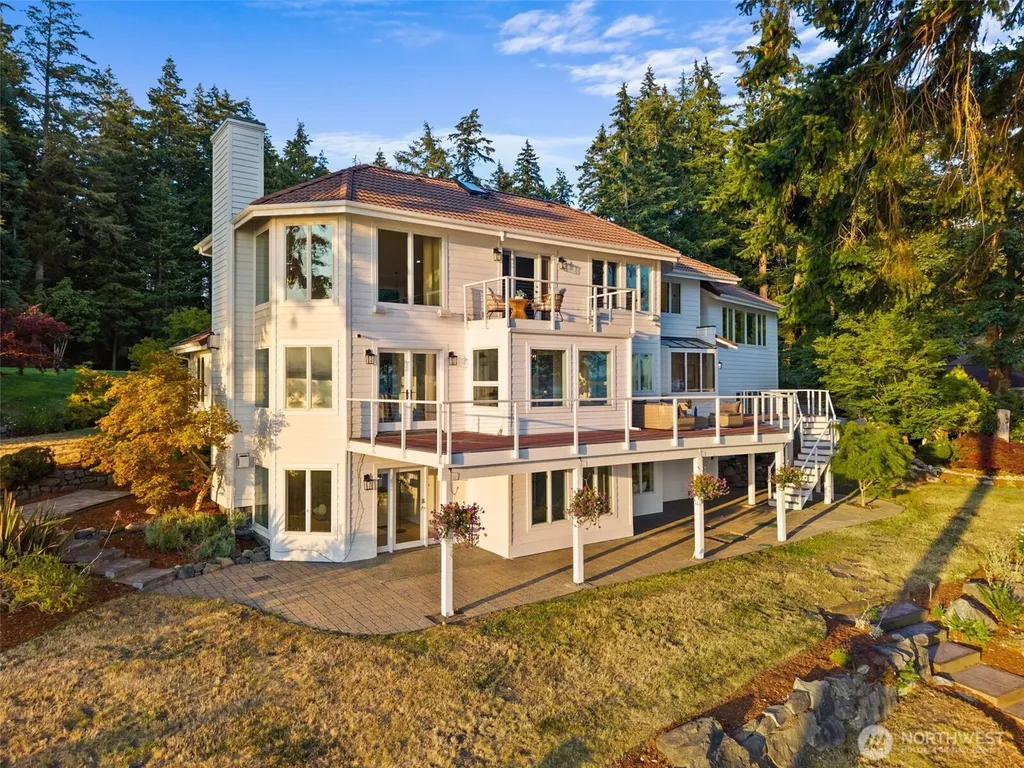 1108 7th Court Fox Island WA 98333