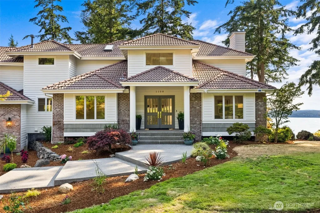 1108 7th Court Fox Island WA 98333