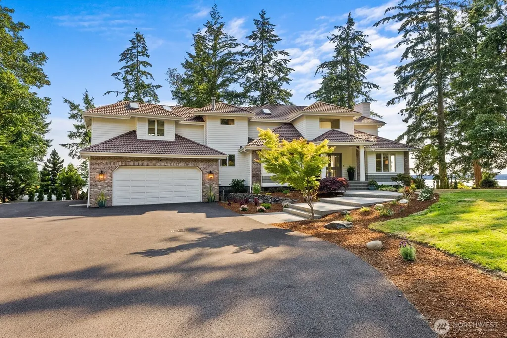 1108 7th Court Fox Island WA 98333