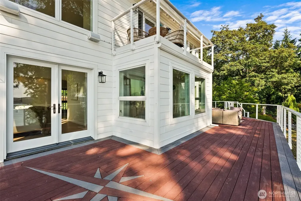 1108 7th Court Fox Island WA 98333