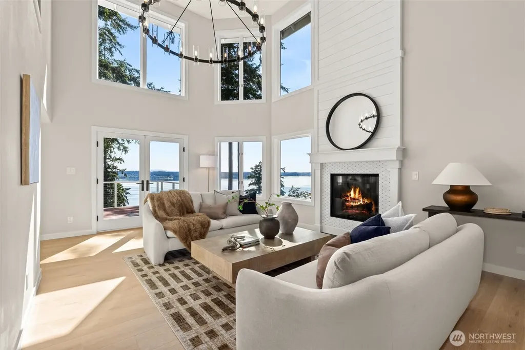 1108 7th Court Fox Island WA 98333