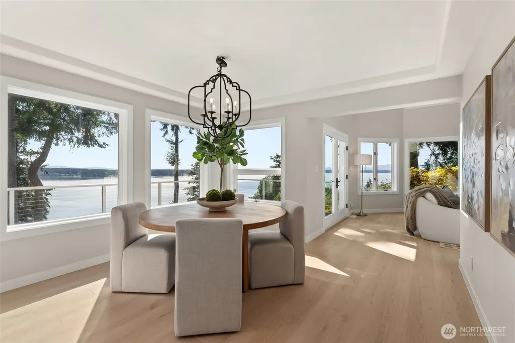 1108 7th Court Fox Island WA 98333