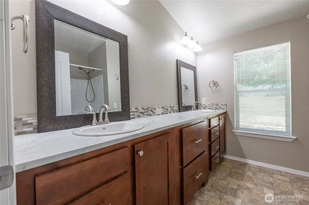 126 Burchett Road Onalaska WA 98570