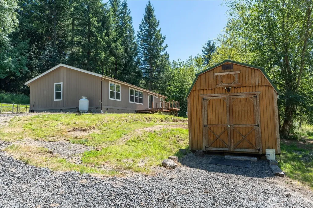 126 Burchett Road Onalaska WA 98570