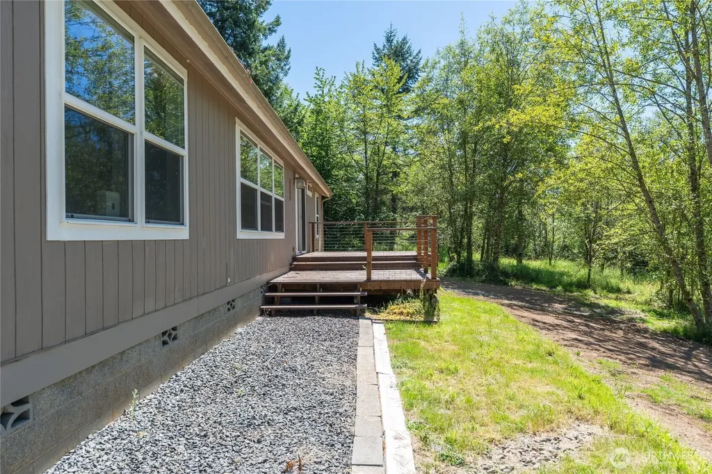 126 Burchett Road Onalaska WA 98570